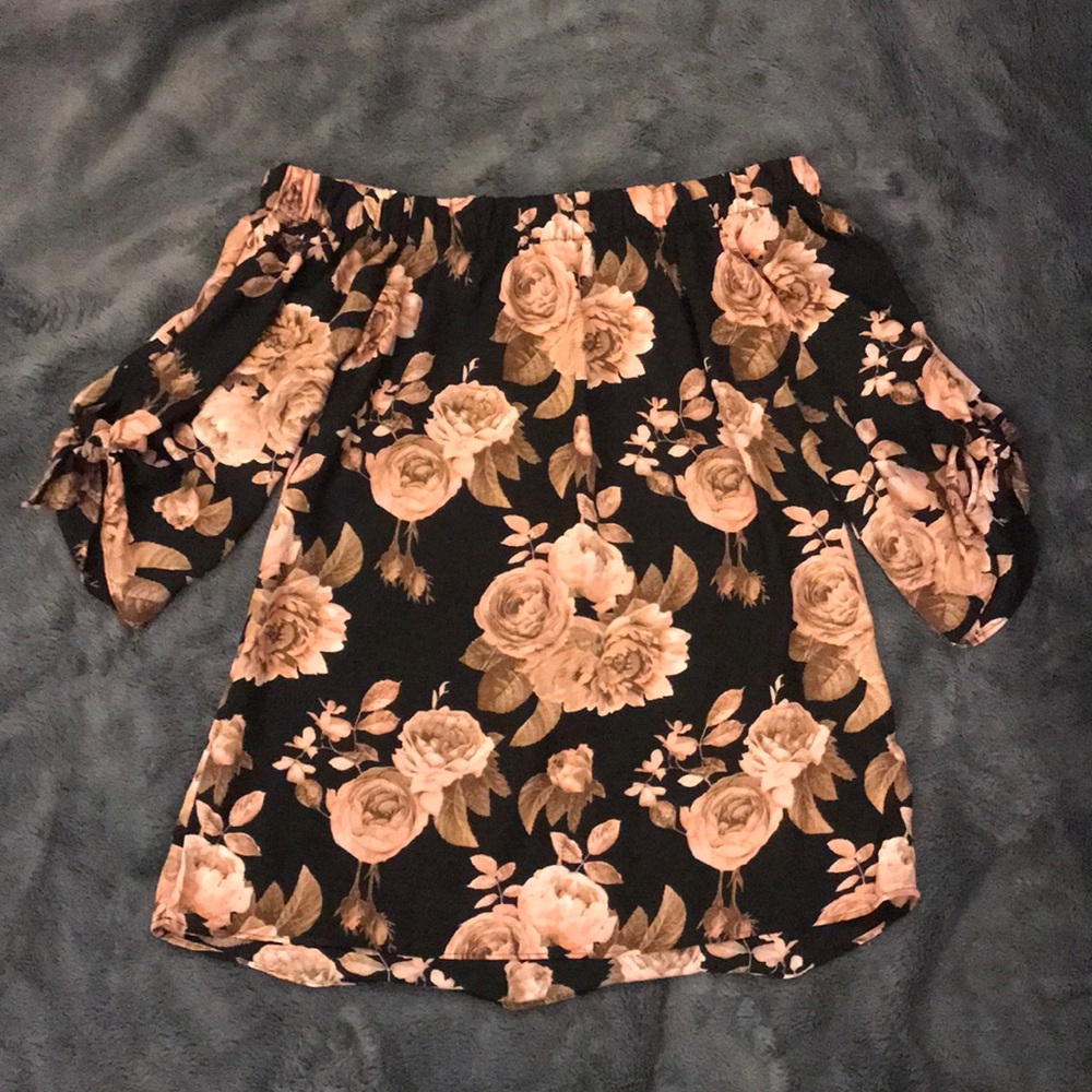Off Shoulder Rue 21 Blouse!!